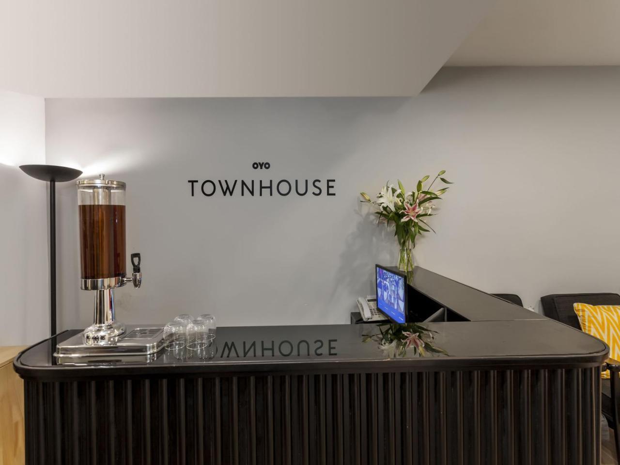โอโย ทาวน์เฮาส์ 011 เอสพลานาด Hotel โกลกาตา ภายนอก รูปภาพ